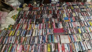 リピーター様よりDVDなどを段ボール30箱