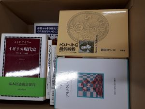 「スピノザの政治思想」など学術書を約100冊程お譲り頂きました。