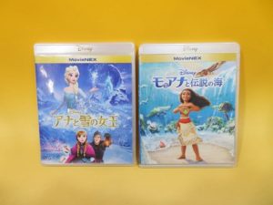 ディズニーDVDやアンパンマン等児童向けDVD、自己啓発本等約200点をお譲り頂きました。