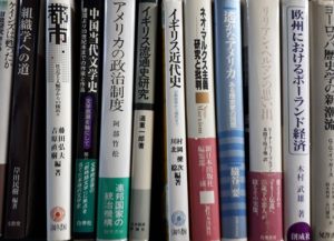 政治経済の学術書や専門書を約500冊程お売り頂きました。